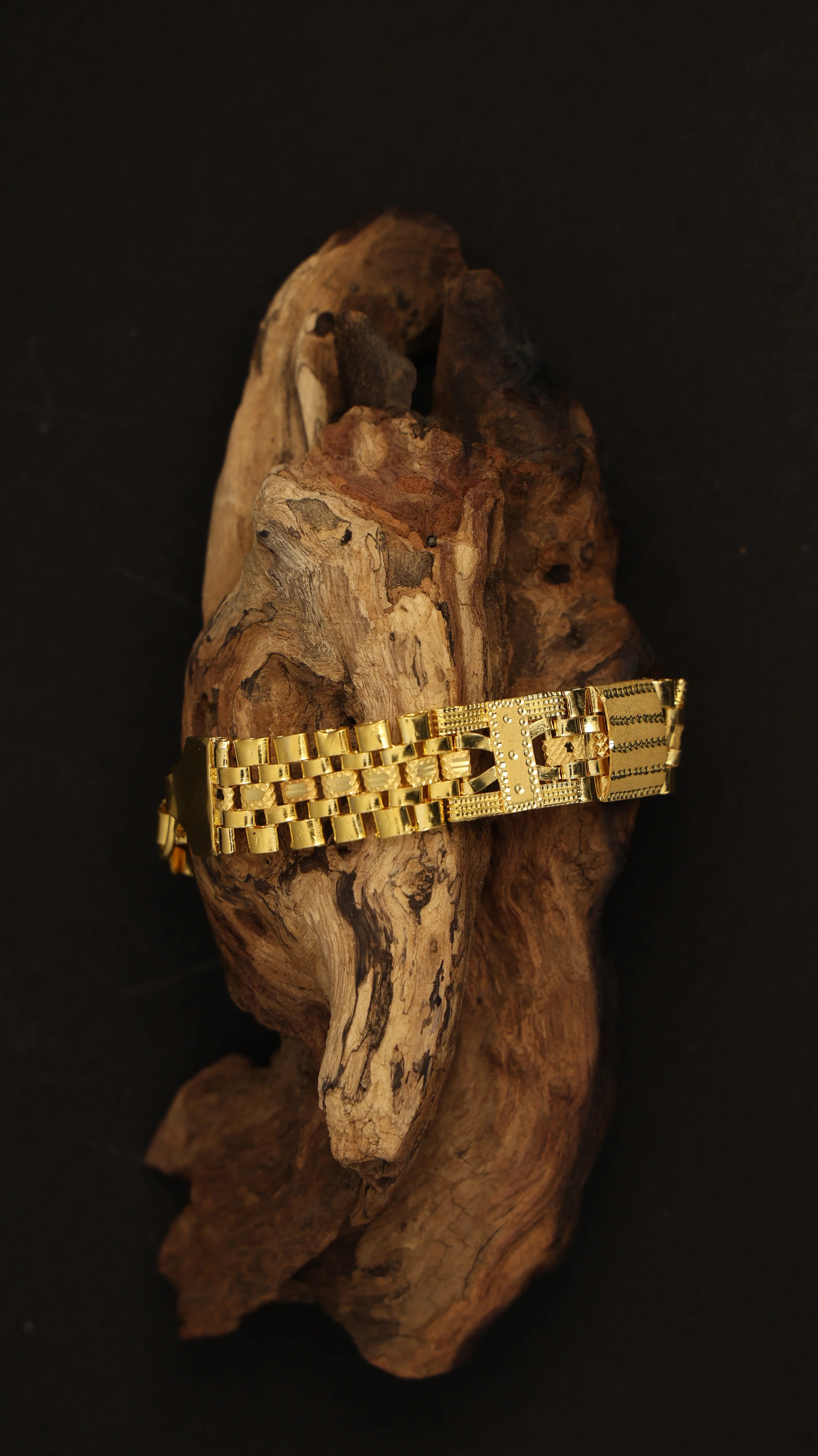 Titan Bold Gold Bracelet